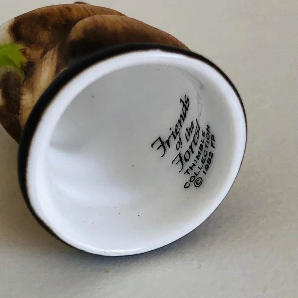 Franklin Mint Porcelain Woodchuck Thimble Friends of the Forest Series Vtg 1980s